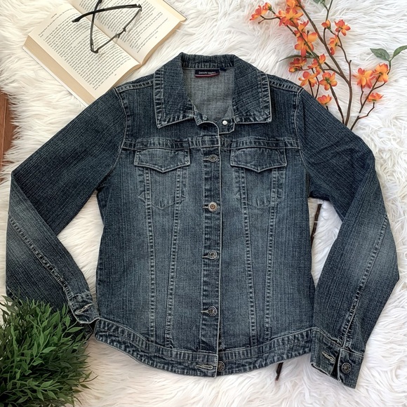 Denver Hayes Jackets & Blazers - *Free w/ Bundle* ⭐️HP⭐️ Stretchy Fitted Women’s Jean Jacket